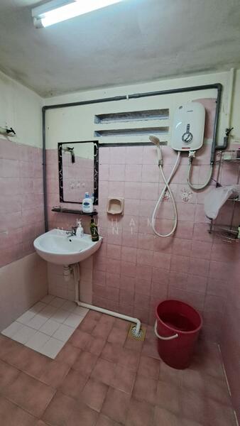 Bungalow for Sale in Shah Alam (Selangor) - Kuham Nannithamby - Bathroom - PropertyGuru.com.my
