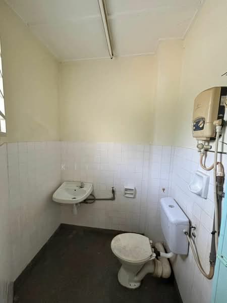 2-storey Terraced House for Sale in Taman Indah Perdana (Kepong) - Kiing TW - Bathroom - PropertyGuru.com.my