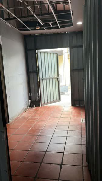 Shop for Rent in Kota Kemuning (Shah Alam) - Doreen Ngui - Entrance - PropertyGuru.com.my