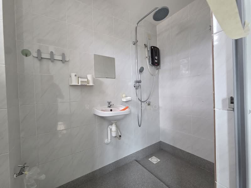 Pangsapuri untuk Disewa di Camellia Residences - Ray Foo - Bathroom - PropertyGuru.com.my