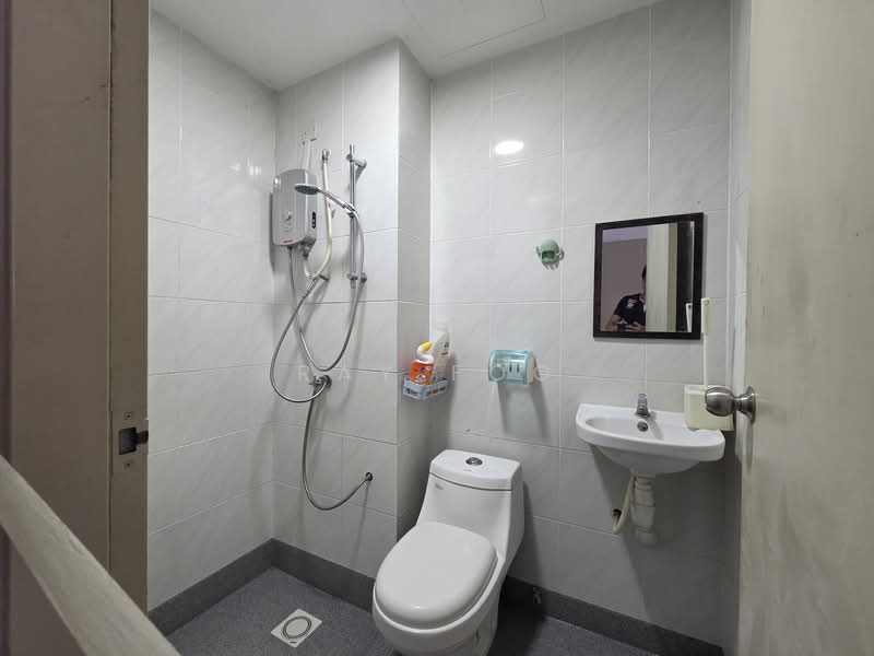 Pangsapuri untuk Disewa di Camellia Residences - Ray Foo - Bathroom - PropertyGuru.com.my