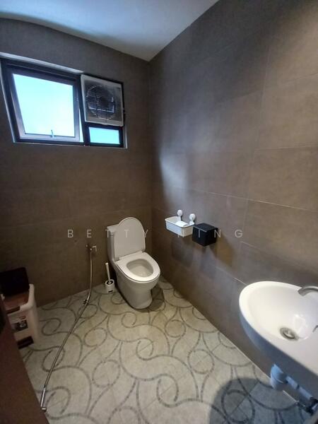 Shop for Sale in Taman Tun Dr Ismail (Kuala Lumpur) - Betty Ning - Bathroom - PropertyGuru.com.my
