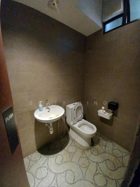 Shop for Sale in Taman Tun Dr Ismail (Kuala Lumpur) - Betty Ning - Bathroom - PropertyGuru.com.my