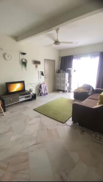 Pangsapuri untuk Dijual di Subang Perdana Goodyear Court 3 - Alicia Ang - Living Room - PropertyGuru.com.my