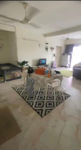 Pangsapuri untuk Dijual di Subang Perdana Goodyear Court 3 - Alicia Ang - Living Room - PropertyGuru.com.my