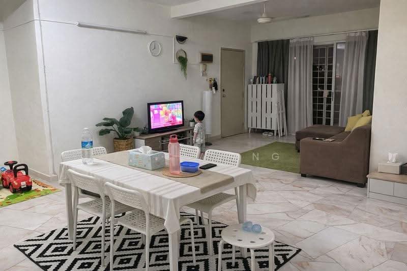 Pangsapuri untuk Dijual di Subang Perdana Goodyear Court 3 - Alicia Ang - Living Room - PropertyGuru.com.my