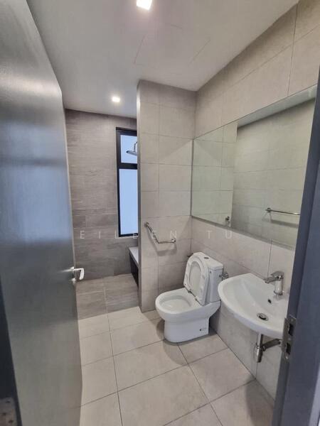 Servis Apartment untuk Dijual di Atwater : Service Residences - Eileen Tu - Bathroom - PropertyGuru.com.my