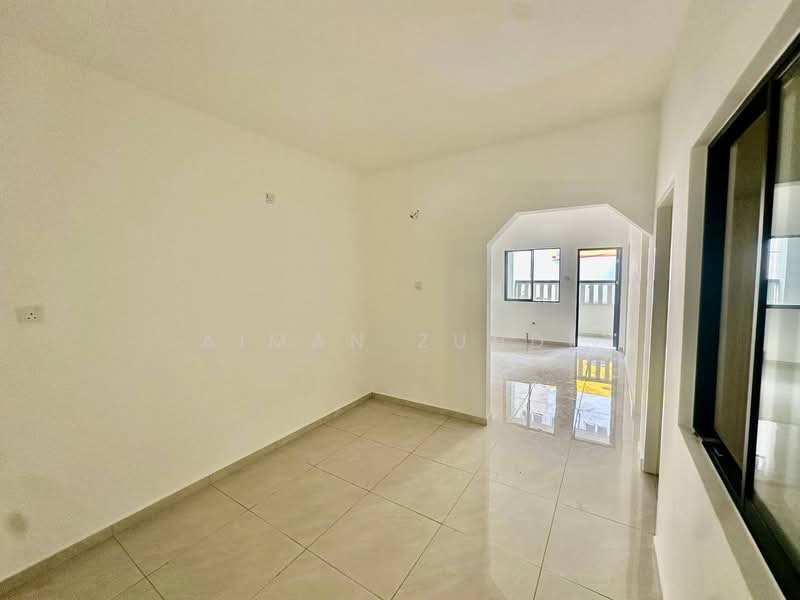 1-storey Terraced House for Sale in Kampung Ketoyong Baru (Tanjung Malim) - AIMAN ZUHDI - Dining Area - PropertyGuru.com.my