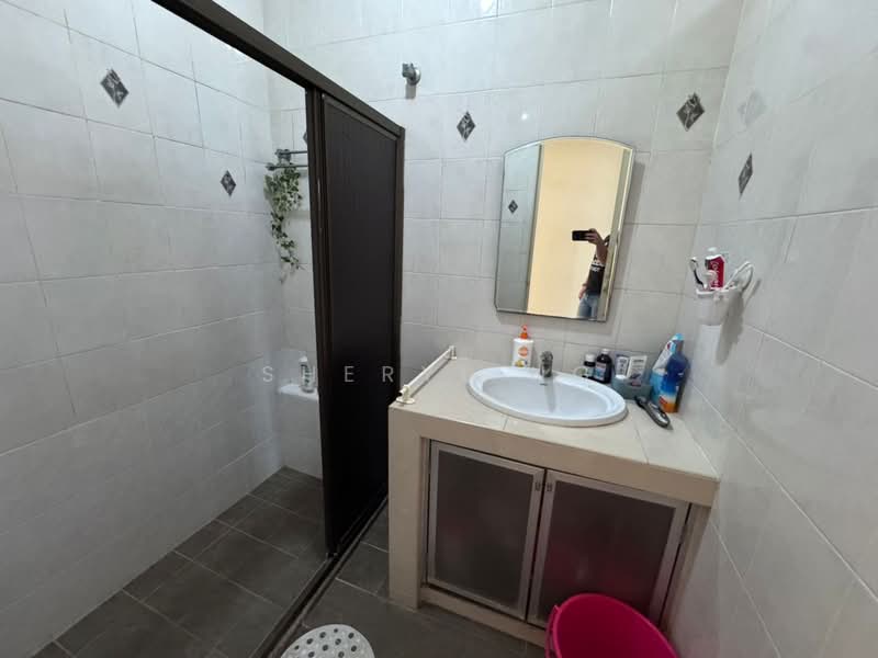 1-storey Terraced House for Sale in Jalan Klang Lama (Old Klang Road) (Kuala Lumpur) - Sheryl Ng - Bathroom - PropertyGuru.com.my