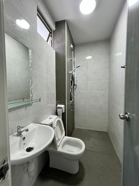 Rini Homes 8 - Phase 6M untuk Untuk Disewa - RM 3,200 /bulan, Feb 2026 - Bathroom - PropertyGuru.com.my