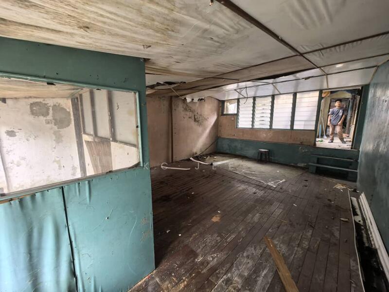 For Rent - Waterfront main bazzar