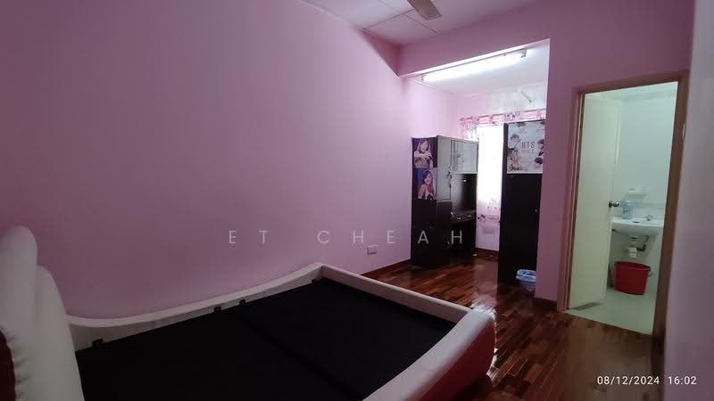 2-storey Terraced House for Sale in Kota Kemuning (Shah Alam) - ET Cheah - 1st Bedroom - PropertyGuru.com.my