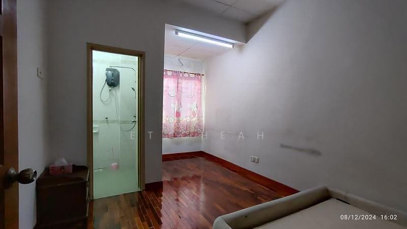 2-storey Terraced House for Sale in Kota Kemuning (Shah Alam) - ET Cheah - 2nd Bedroom - PropertyGuru.com.my