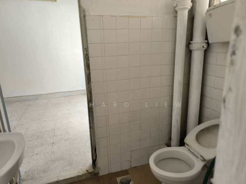 Rumah Teres 2-Tingkat untuk Dijual di Seksyen 17 (Petaling Jaya) - Richard Liew - Bathroom - PropertyGuru.com.my