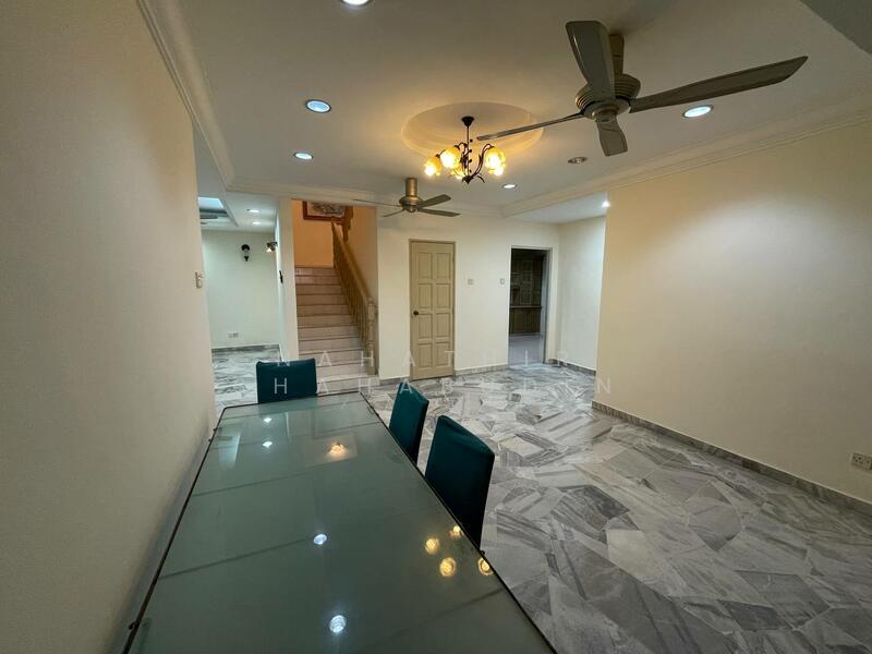 Seksyen 9, Shah Alam untuk Untuk Dijual - RM 1,350,000, Feb 2026 - Living Room - PropertyGuru.com.my