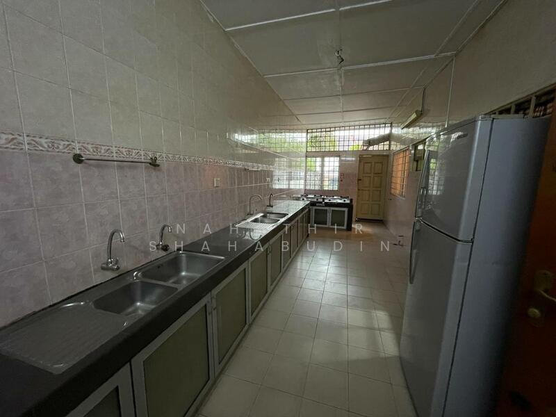 Seksyen 9, Shah Alam untuk Untuk Dijual - RM 1,350,000, Feb 2026 - Kitchen - PropertyGuru.com.my
