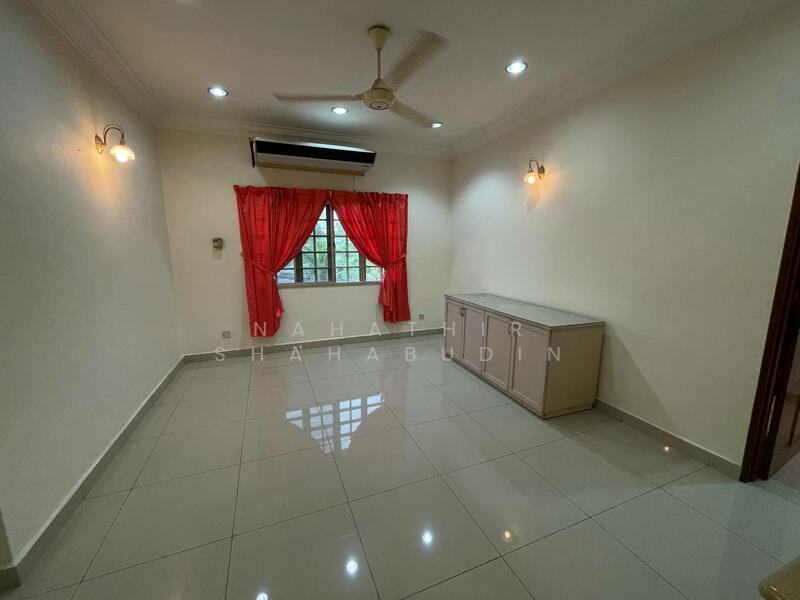 Seksyen 9, Shah Alam untuk Untuk Dijual - RM 1,350,000, Feb 2026 - Living Room - PropertyGuru.com.my