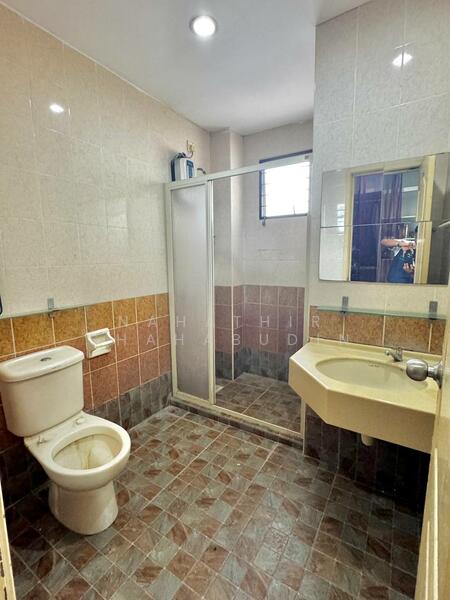 2-storey Terraced House for Sale in Bukit Jelutong (Shah Alam) - Nahathir Shahabudin - Bathroom - PropertyGuru.com.my
