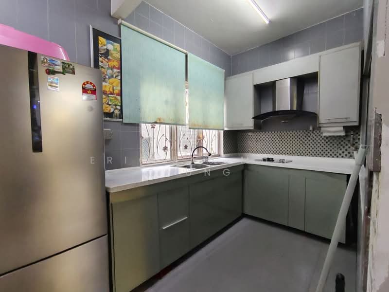 Rumah Teres 2 Tingkat untuk Dijual di TAMAN PUCHONG UTAMA (Puchong) - Eric Lau Mun Chung - Kitchen - PropertyGuru.com.my
