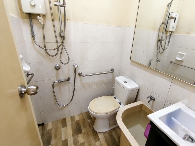 Rumah Teres 2 Tingkat untuk Dijual di TAMAN PUCHONG UTAMA (Puchong) - Eric Lau Mun Chung - Bathroom - PropertyGuru.com.my