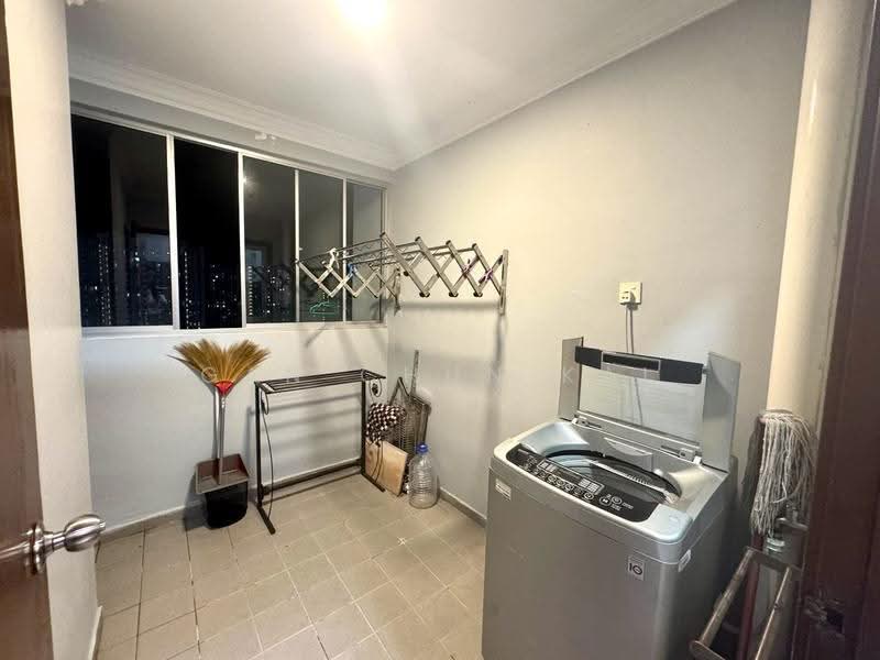 Kondominium untuk Disewa di The Golden Triangle Condominium - Gan Chun Kai - Balcony - PropertyGuru.com.my