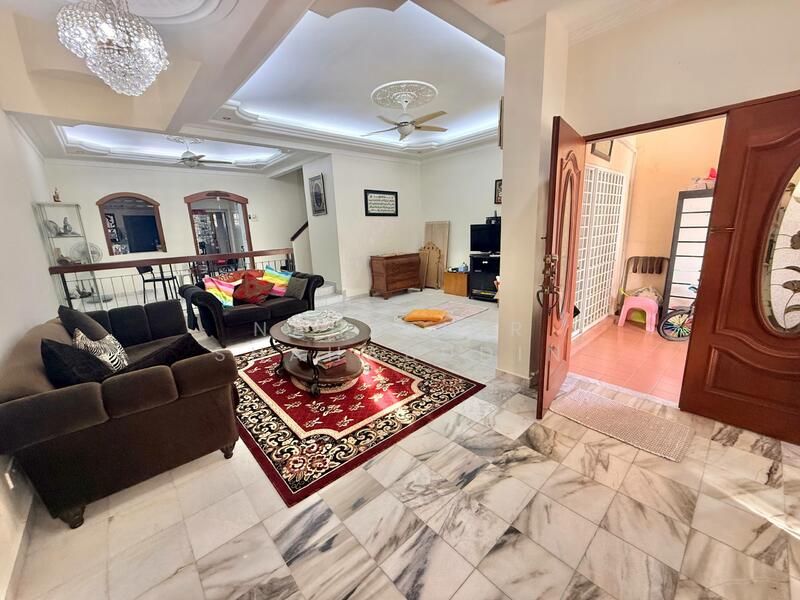 Rumah Teres 2 Tingkat untuk Dijual di Bukit Jelutong (Shah Alam) - Nahathir Shahabudin - Living Room - PropertyGuru.com.my