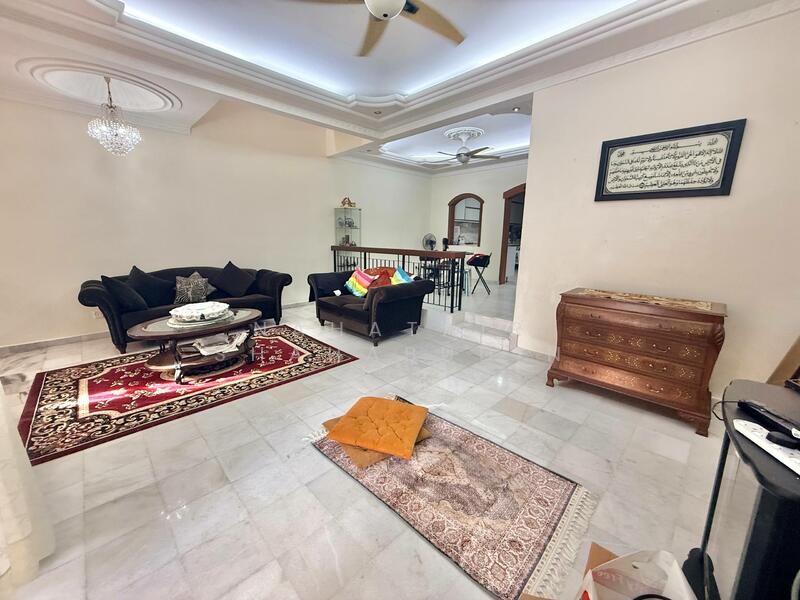 Rumah Teres 2 Tingkat untuk Dijual di Bukit Jelutong (Shah Alam) - Nahathir Shahabudin - Living Room - PropertyGuru.com.my