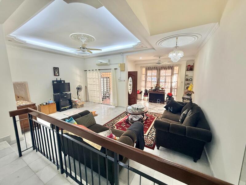 Rumah Teres 2 Tingkat untuk Dijual di Bukit Jelutong (Shah Alam) - Nahathir Shahabudin - Living Room - PropertyGuru.com.my
