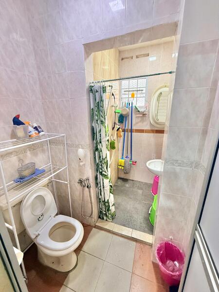 Rumah Teres 2 Tingkat untuk Dijual di Bukit Jelutong (Shah Alam) - Nahathir Shahabudin - Bathroom - PropertyGuru.com.my