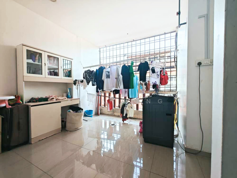 Shop for Sale in Bandar Uda Utama (Johor Bahru) - Anna Wong - Balcony - PropertyGuru.com.my