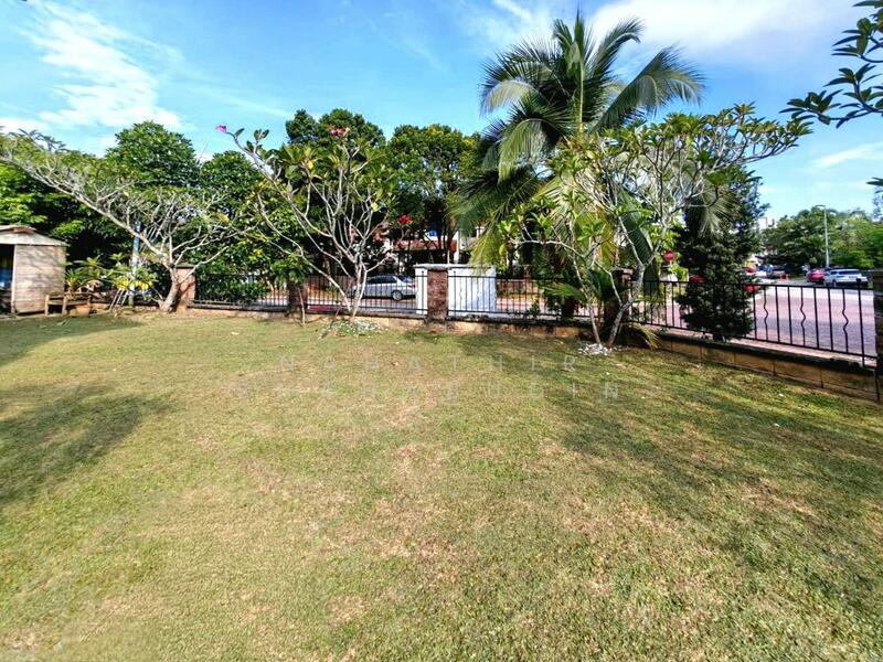2-storey Terraced House for Sale in Bukit Jelutong (Shah Alam) - Nahathir Shahabudin - Exterior - PropertyGuru.com.my