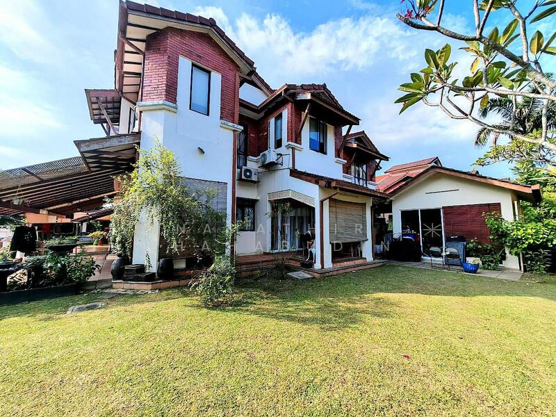 2-storey Terraced House for Sale in Bukit Jelutong (Shah Alam) - Nahathir Shahabudin - Exterior - PropertyGuru.com.my