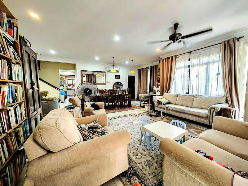 2-storey Terraced House for Sale in Bukit Jelutong (Shah Alam) - Nahathir Shahabudin - Living Room - PropertyGuru.com.my