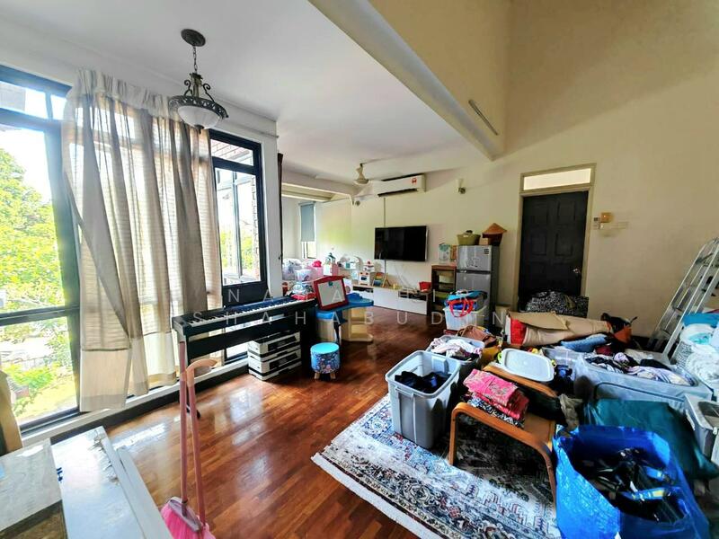 2-storey Terraced House for Sale in Bukit Jelutong (Shah Alam) - Nahathir Shahabudin - Living Room - PropertyGuru.com.my