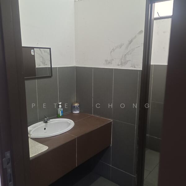 Semi-D Factory for Sale in Kawasan Perindustrian Batu Caves (Batu Caves) - Peter Chong - Bathroom - PropertyGuru.com.my