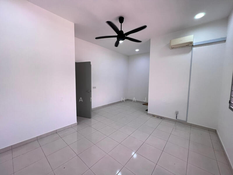 Interior laman haris puncak alam