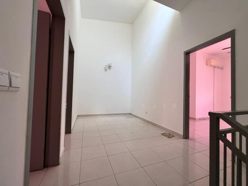 Interior laman haris puncak alam