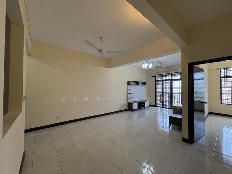 Diamond Residences untuk Untuk Disewa - RM 1,400 /bulan, Feb 2026 - Living Room - PropertyGuru.com.my