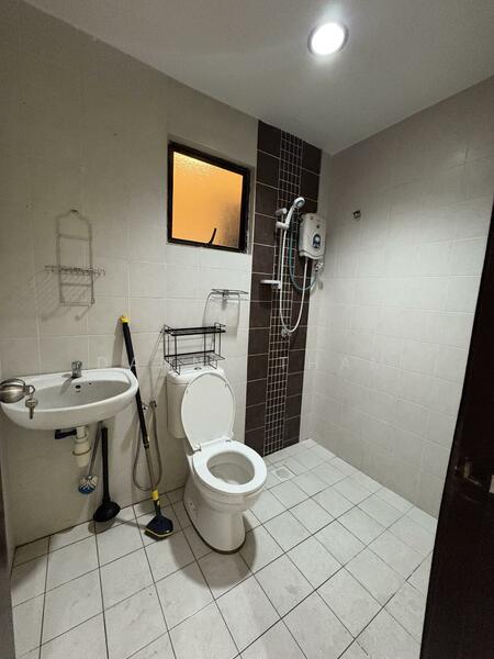 Diamond Residences untuk Untuk Disewa - RM 1,400 /bulan, Feb 2026 - Bathroom - PropertyGuru.com.my