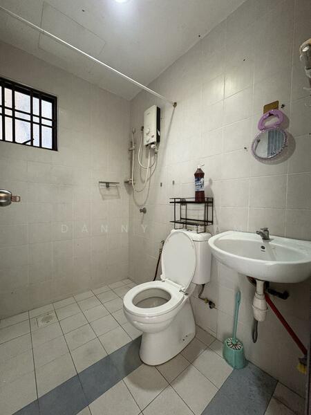 Diamond Residences untuk Untuk Disewa - RM 1,400 /bulan, Feb 2026 - Bathroom - PropertyGuru.com.my