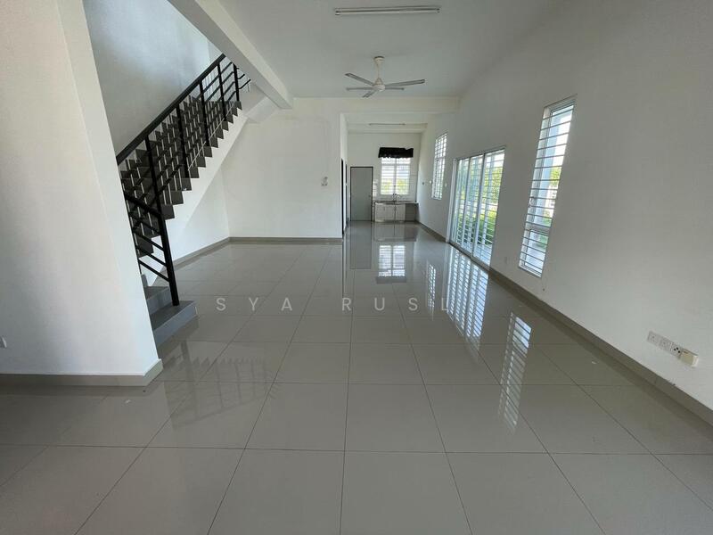 Pelangi Semenyih 2 (Phase 3) untuk Untuk Dijual - RM 620,000, Feb 2026 - Living Room - PropertyGuru.com.my