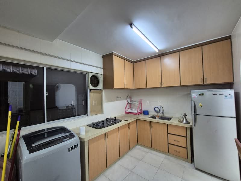 Flat for Rent at Desa Putra - Ethen Tan - Kitchen - PropertyGuru.com.my