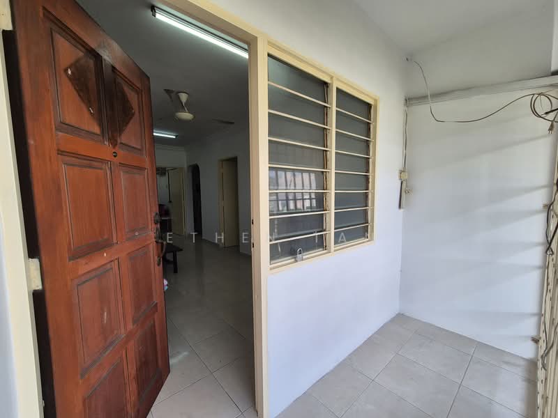 Flat for Rent at Desa Putra - Ethen Tan - Entrance - PropertyGuru.com.my