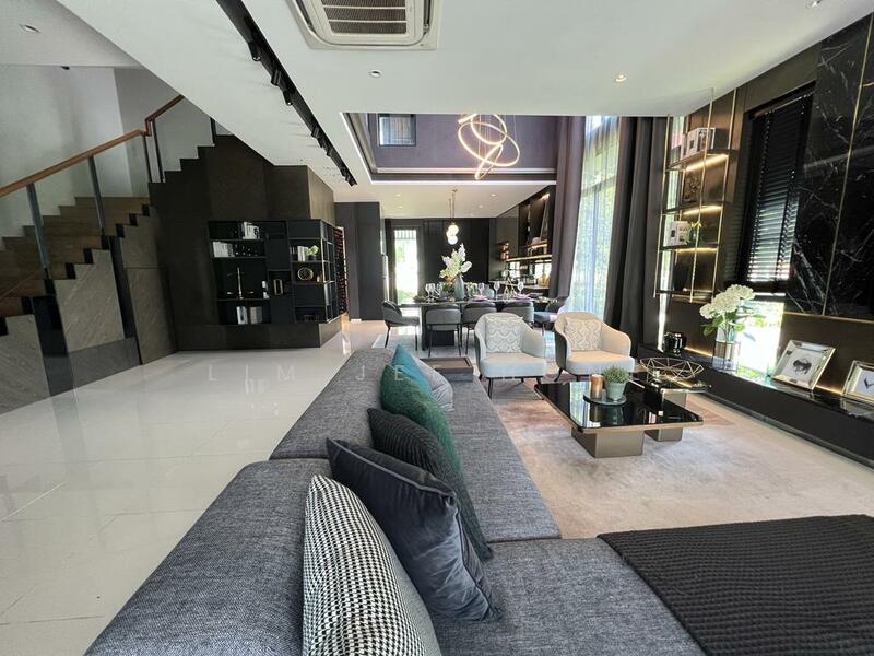 Semi-Detached House for Sale in Shah Alam (Selangor) - Lim Jee Hone - Living Room - PropertyGuru.com.my