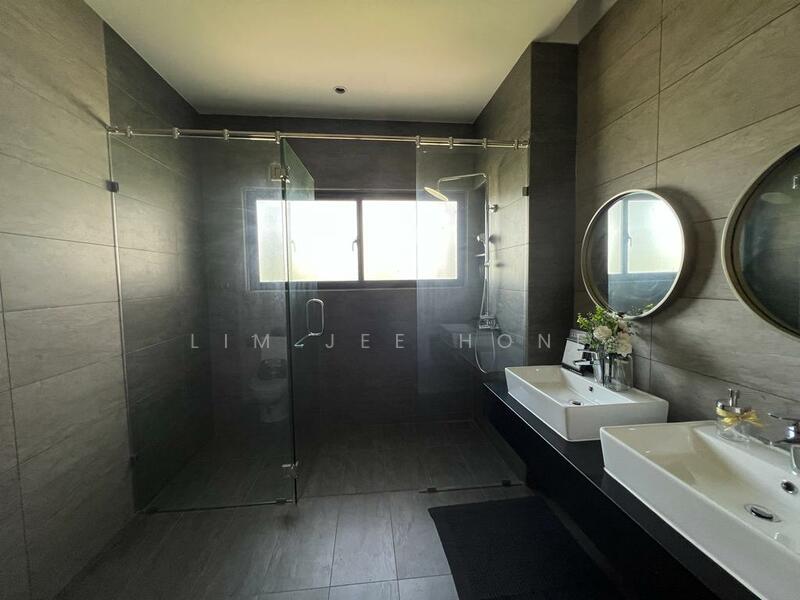 Semi-Detached House for Sale in Shah Alam (Selangor) - Lim Jee Hone - Bathroom - PropertyGuru.com.my