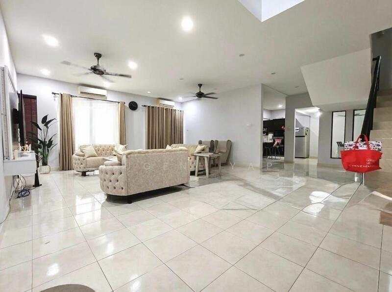 Rumah Berkembar untuk Dijual di Laman Residen Kipark Sri Utara (Batu Caves) - Eugene Yap - Living Room - PropertyGuru.com.my
