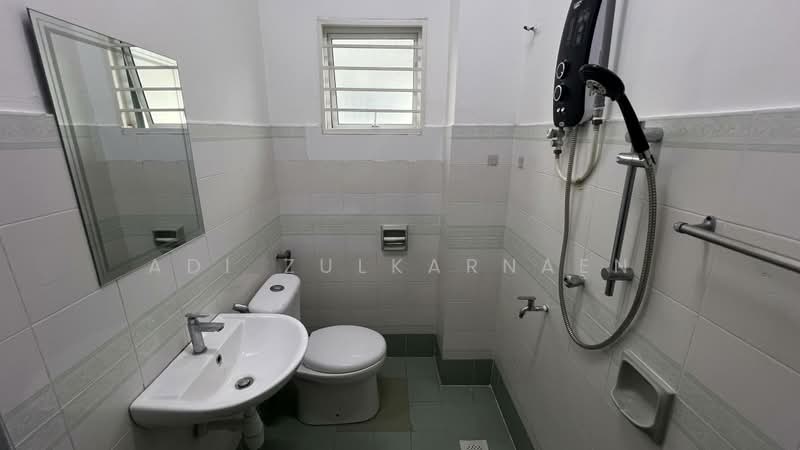 2-storey Terraced House for Rent in Usj 16 (Subang Jaya) - Adi Zulkarnaen - Bathroom - PropertyGuru.com.my
