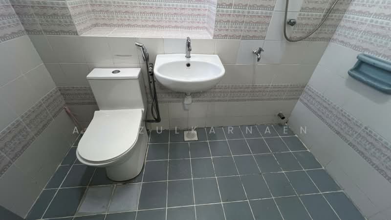 2-storey Terraced House for Rent in Usj 16 (Subang Jaya) - Adi Zulkarnaen - Bathroom - PropertyGuru.com.my