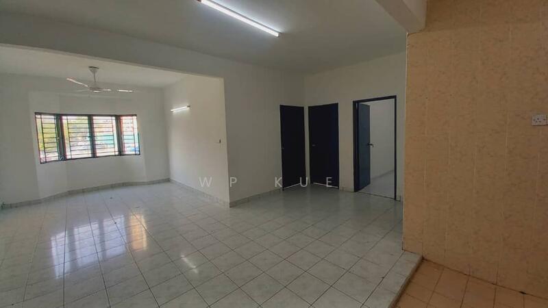 Pangsapuri untuk Dijual di Pangsapuri Mutiara Subang - WP Kue - Living Room - PropertyGuru.com.my