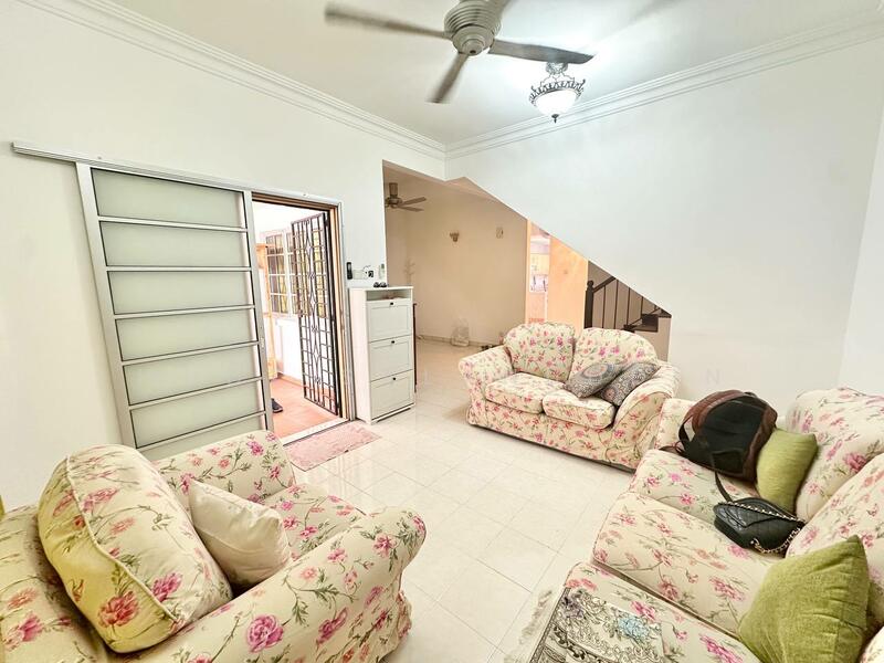 Seksyen 7 Bandar Baru Bangi untuk Untuk Dijual - RM 600,000, Apr 2026 - Living Room - PropertyGuru.com.my